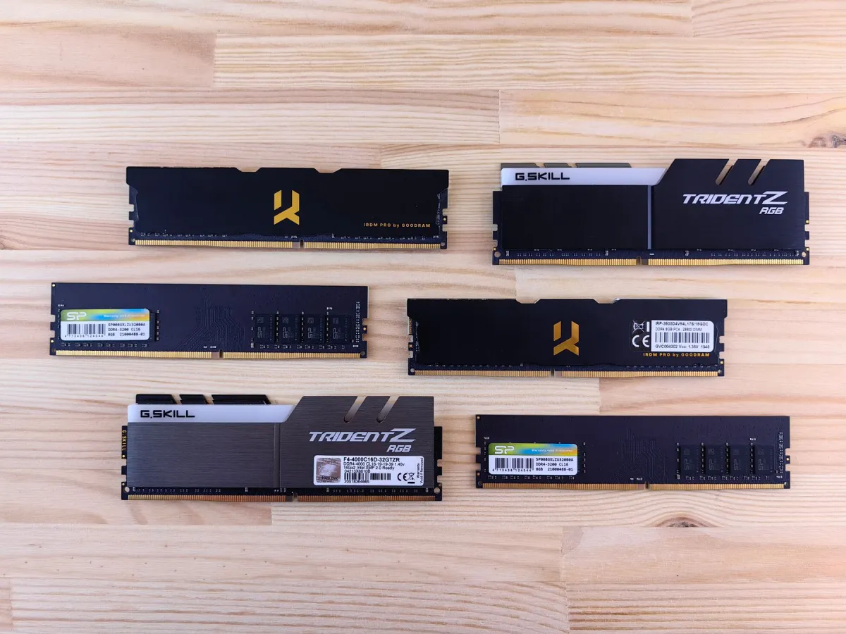 Computer RAM modules arranged on a wooden surface